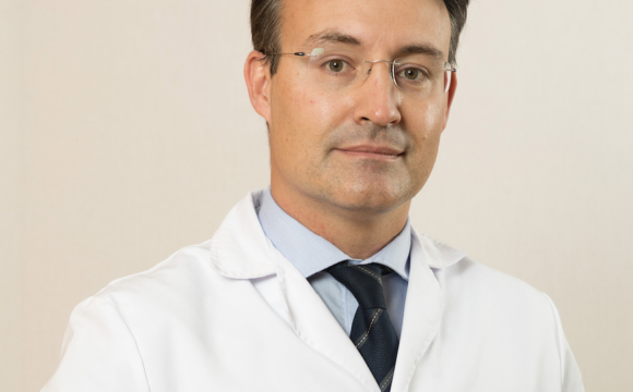 El doctor Roberto Martín Reyes participa en el debate de expertos sobre el manejo del síndrome coronario agudo